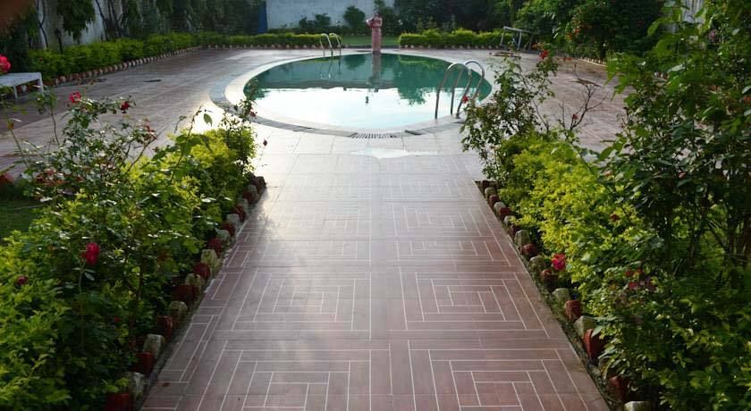 swimming pool